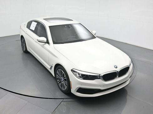 Used 2019 BMW 530e w/ Convenience Package RWD image 38