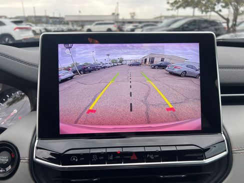 Used 2025 Jeep Compass Limited image 18