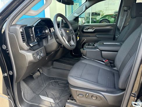 Used 2025 Chevrolet Silverado 1500 LT w/ Convenience Package II AWD/4WD image 18