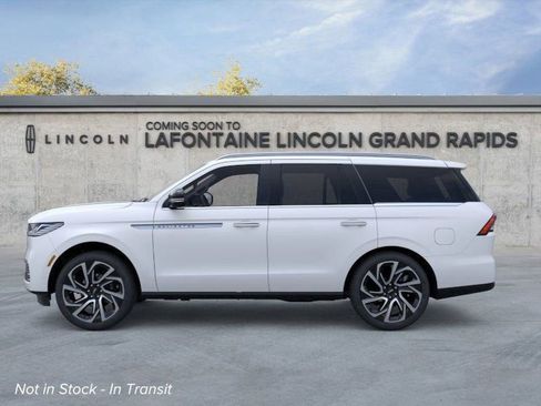 New 2026 Lincoln Navigator Reserve AWD/4WD image 3