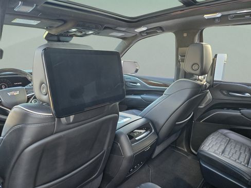 Used 2021 Cadillac Escalade Premium Luxury Platinum w/ LPO, Radiant Package AWD/4WD image 21