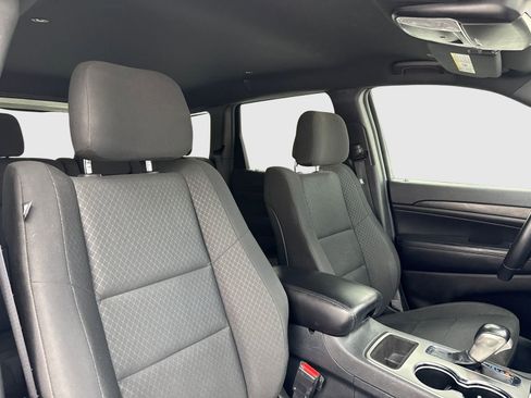 Used 2018 Jeep Grand Cherokee Laredo AWD/4WD image 40