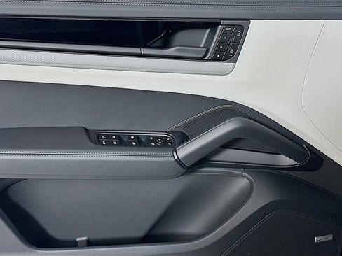 New 2026 Porsche Cayenne S image 11