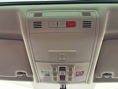 Used 2019 Volkswagen Tiguan SEL image 30