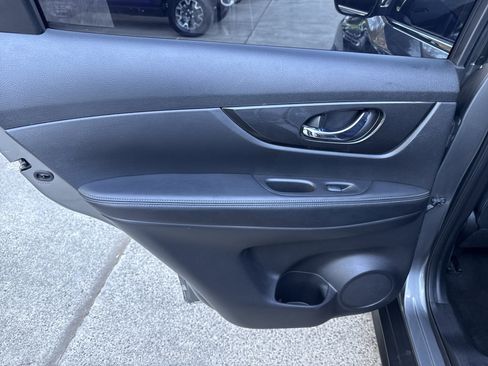 Used 2017 Nissan Rogue S image 23