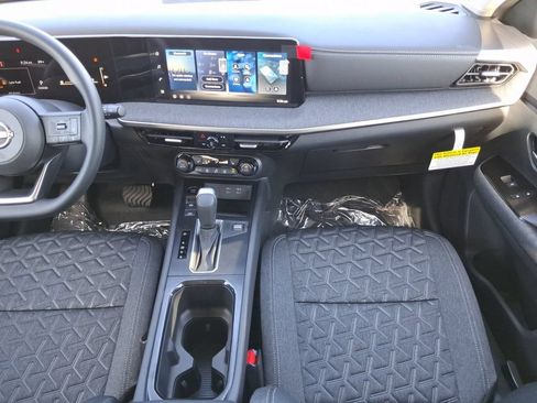 New 2026 Nissan Kicks SV w/ Cold Weather Package FWD image 4