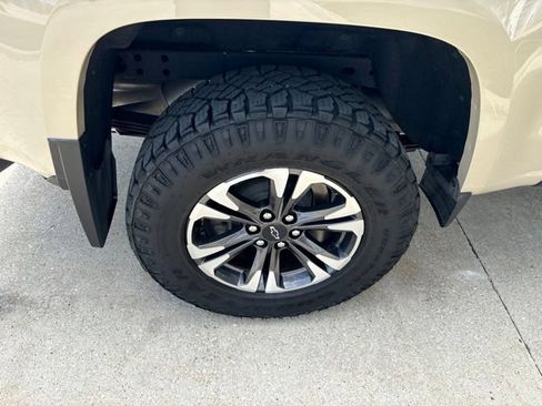 Used 2022 Chevrolet Colorado Z71 AWD/4WD image 10