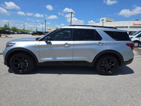 Certified 2023 Ford Explorer ST-Line w/ Class IV Trailer Tow Package AWD/4WD image 2