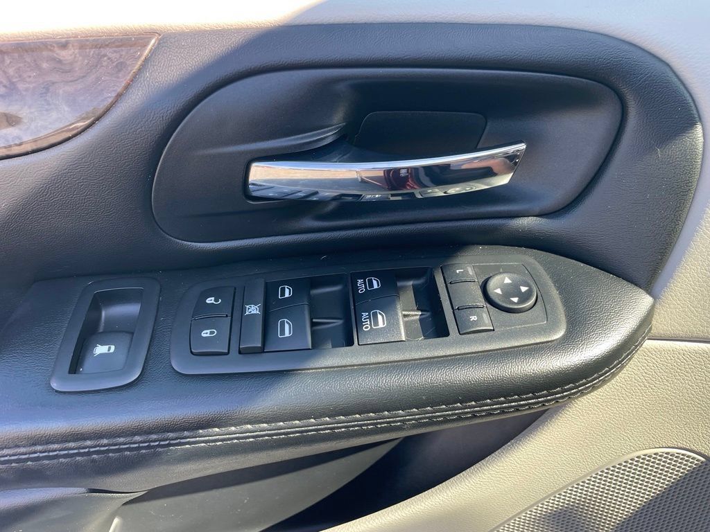 Used 2019 Dodge Grand Caravan SE w/ UConnect Hands-Free Group FWD image 27