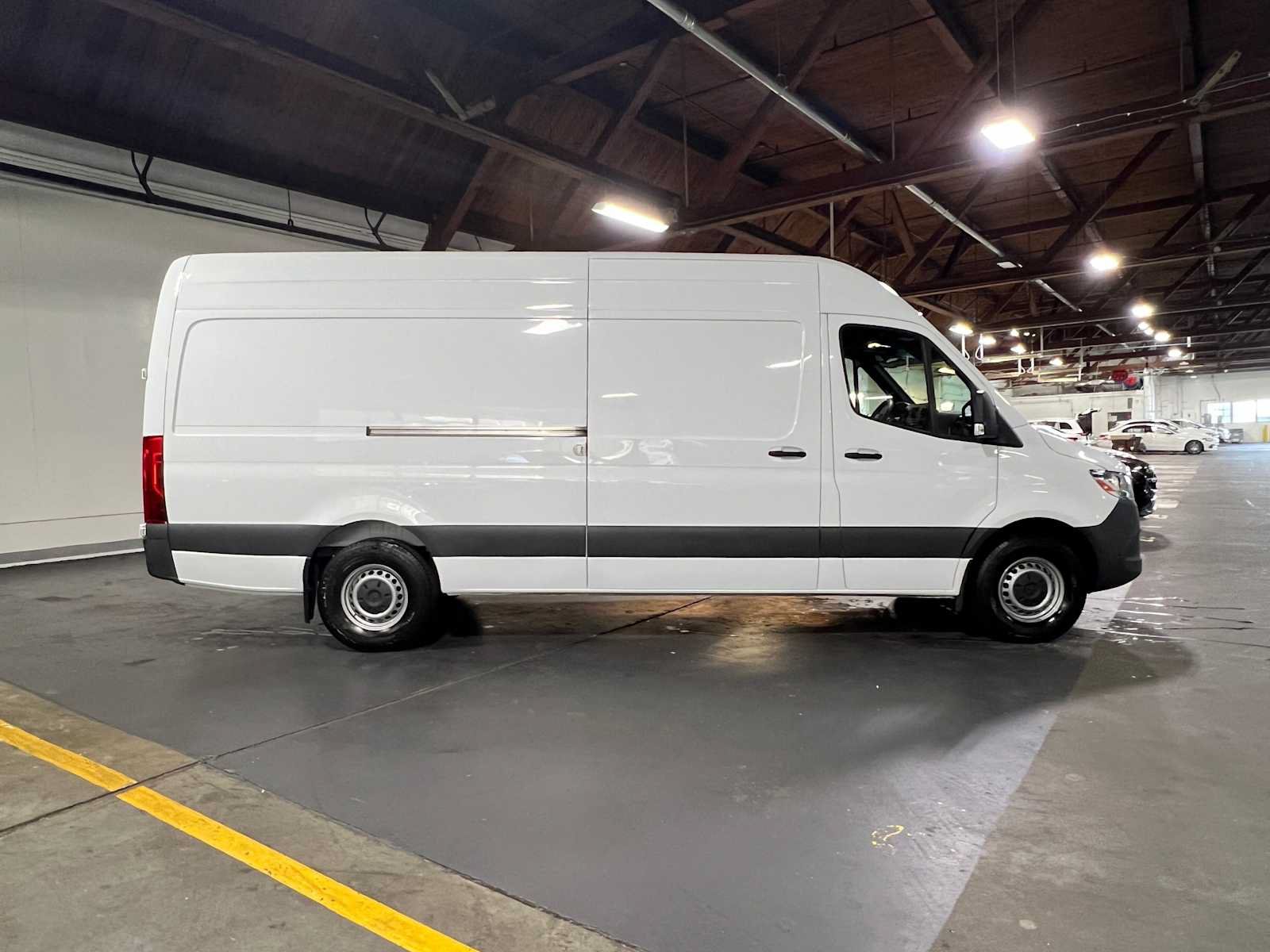 Used 2023 Mercedes-Benz Sprinter 2500 image 2