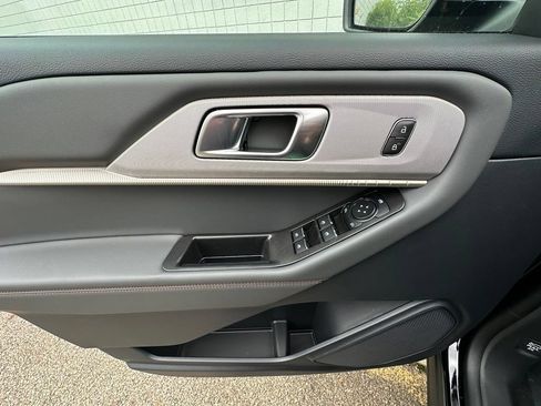 New 2026 Ford Explorer Active w/ Active Comfort Package AWD/4WD image 16
