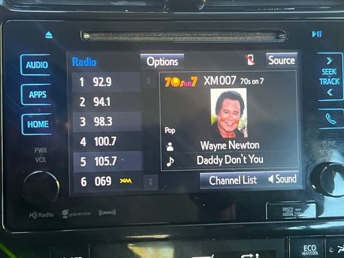 Used 2017 Toyota Prius Three image 20