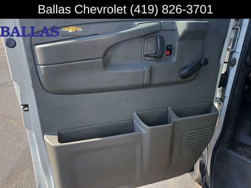 Used 2018 Chevrolet Express 2500 w/ Driver Convenience Package RWD image 22
