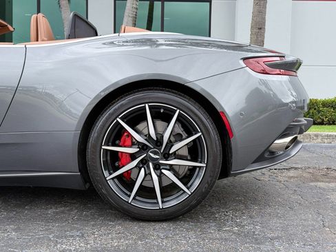 Used 2020 Aston Martin DB11 Volante RWD image 15