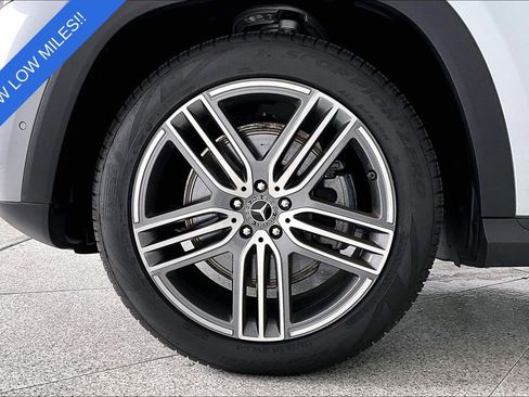Used 2025 Mercedes-Benz GLS 450 4MATIC image 10