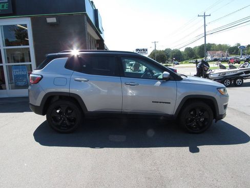 Used 2018 Jeep Compass Latitude w/ Popular Equipment Group FWD image 3