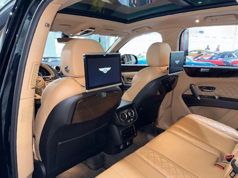 Used 2017 Bentley Bentayga image 9