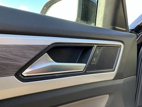 Used 2023 Volkswagen Atlas Cross Sport SE image 21