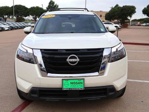 Certified 2024 Nissan Pathfinder SV FWD image 4
