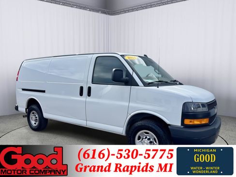Used 2021 Chevrolet Express 3500 w/ Driver Convenience Package RWD image 1
