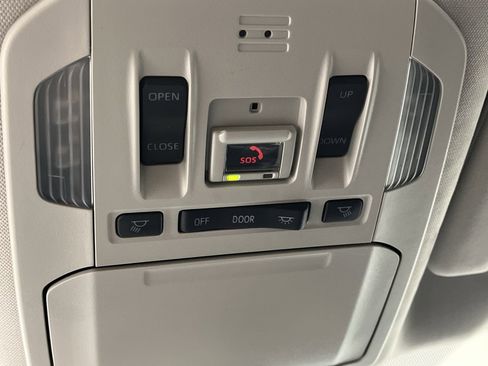 Used 2023 Toyota Highlander Limited image 28