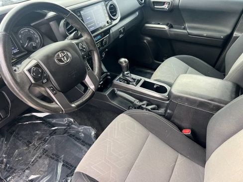 Used 2022 Toyota Tacoma TRD Off-Road image 11