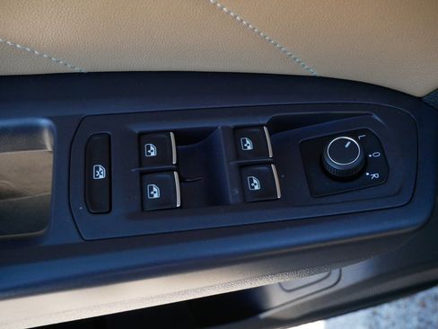 Certified 2021 Volkswagen Atlas Cross Sport SE w/ Panoramic Sunroof Package image 19