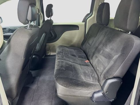 Used 2018 Dodge Grand Caravan SE FWD image 17
