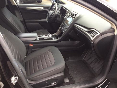 Used 2020 Ford Fusion SE image 21