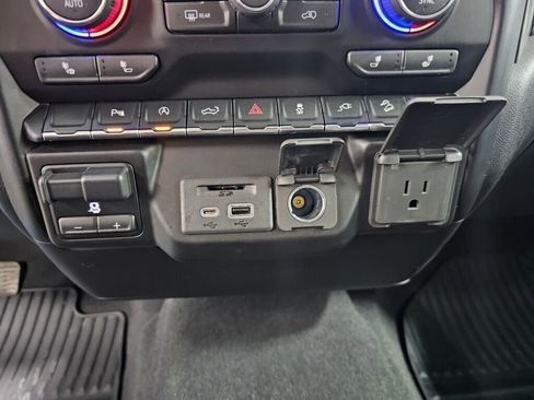 Used 2020 Chevrolet Silverado 1500 LT w/ All-Star Edition image 17