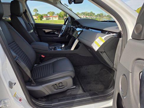 Used 2025 Land Rover Discovery Sport S image 29
