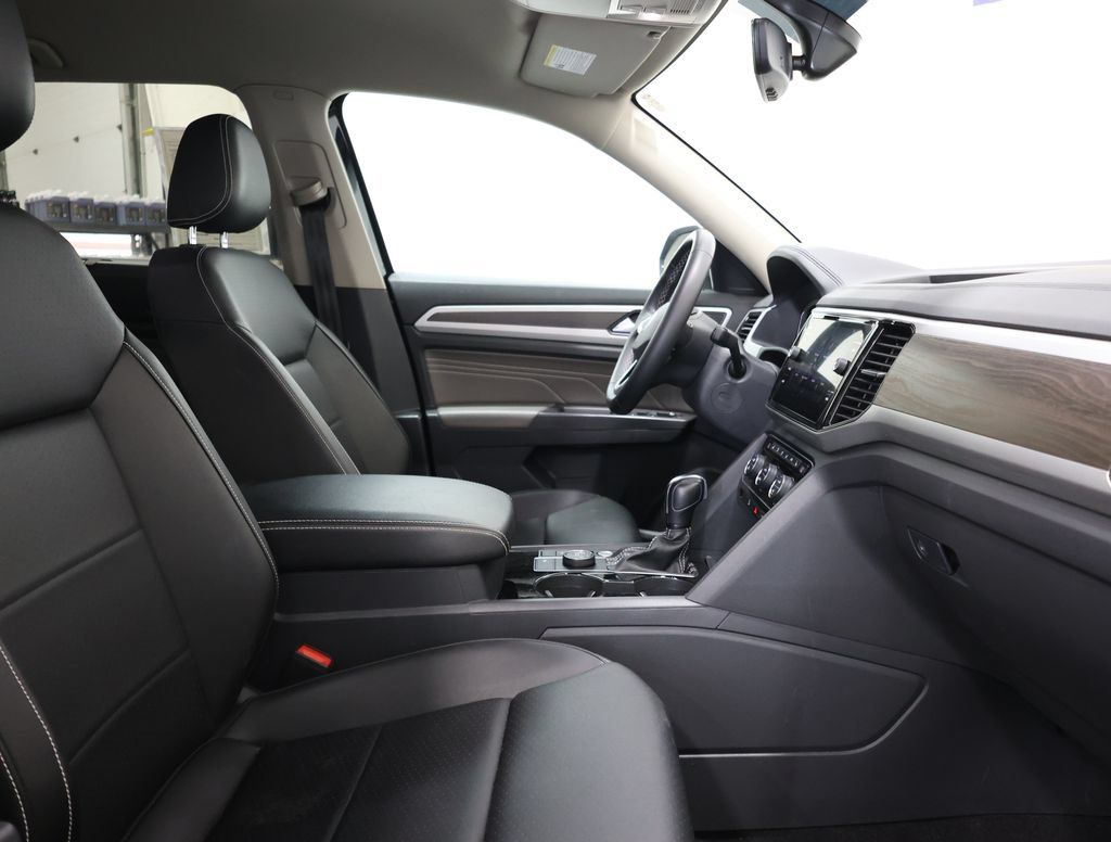 Certified 2023 Volkswagen Atlas SE w/ Black Wheel Package AWD/4WD image 19