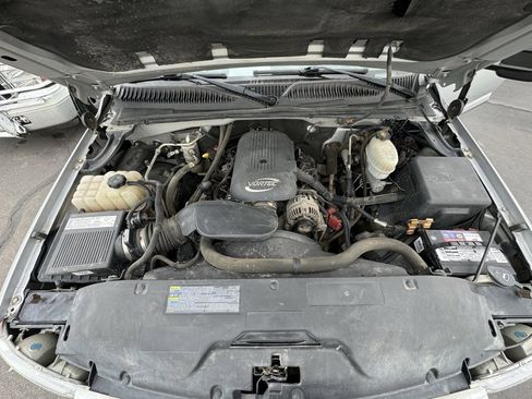 Used 2006 GMC Sierra 2500 SLE w/ Skid Plate Package image 16