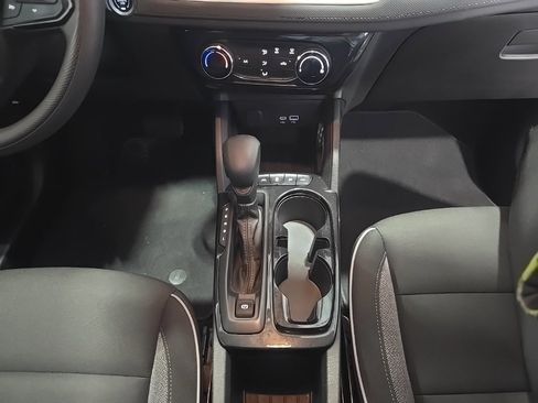 Used 2025 Chevrolet TrailBlazer LT image 28