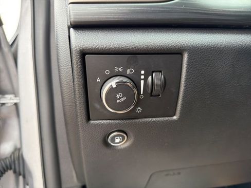 Used 2020 Jeep Grand Cherokee Altitude image 25