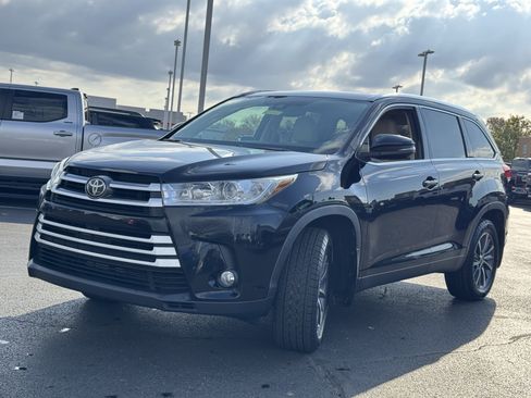Used 2019 Toyota Highlander XLE image 15