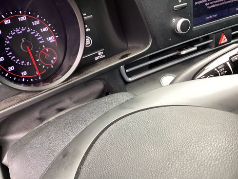 Used 2023 Hyundai Elantra SEL FWD image 3