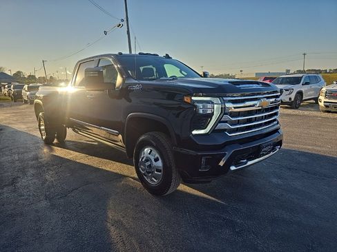 Used 2025 Chevrolet Silverado 3500 High Country w/ High Country Premium Package image 9