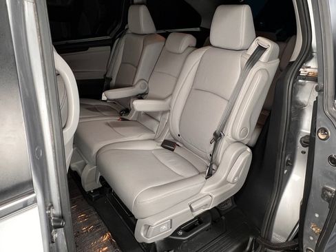 Used 2023 Honda Odyssey Touring image 13