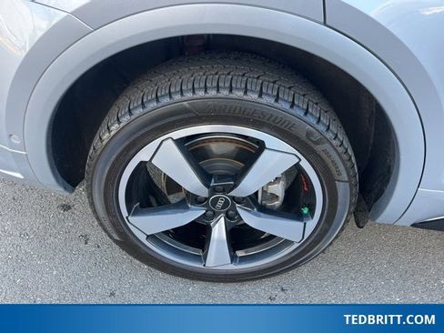 Used 2022 Audi Q5 2.0T Prestige w/ Prestige Package image 11