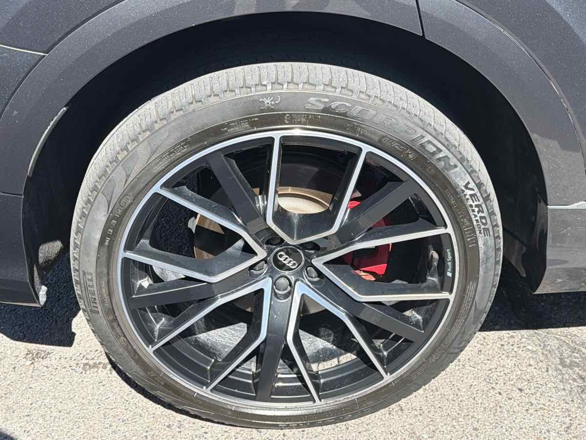 Used 2019 Audi Q8 Prestige w/ Luxury Package AWD/4WD image 21