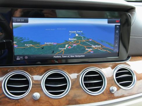 Used 2017 Mercedes-Benz E 300 4MATIC image 28