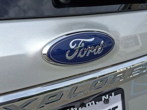 Used 2019 Ford Explorer XLT AWD/4WD image 29