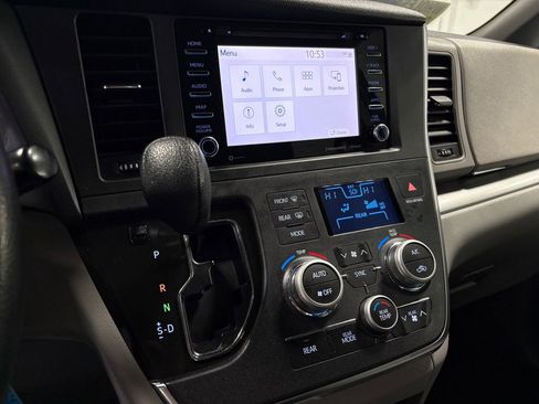 Used 2019 Toyota Sienna LE image 19