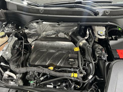 Used 2025 Chevrolet Trax LT w/ LT Convenience Package FWD image 24
