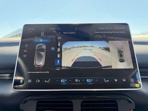 New 2025 VinFast VF 8 Eco image 20