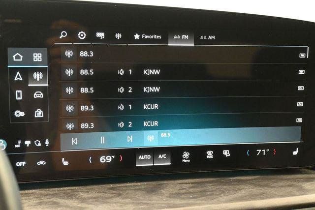 Used 2025 Audi Q5 Premium w/ Convenience Package AWD/4WD image 19