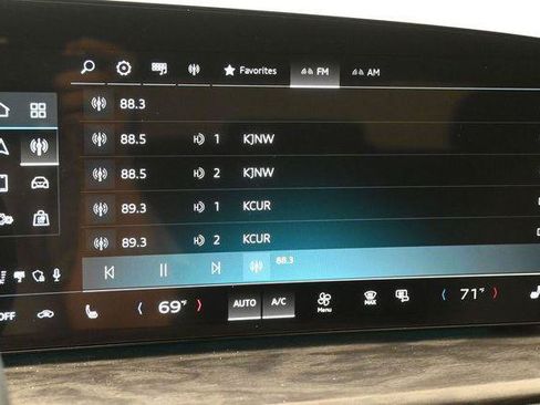 Used 2025 Audi Q5 Premium w/ Convenience Package AWD/4WD image 19