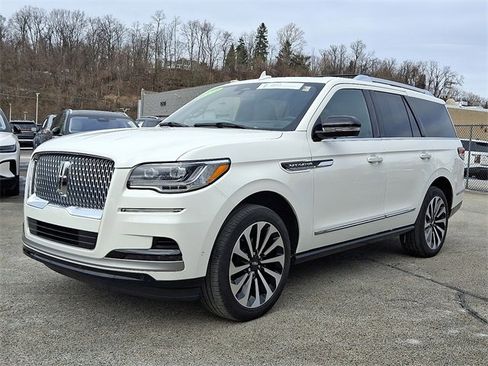 Used 2023 Lincoln Navigator Reserve image 3