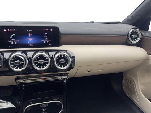 Used 2022 Mercedes-Benz CLA 250 CLA 250 image 52